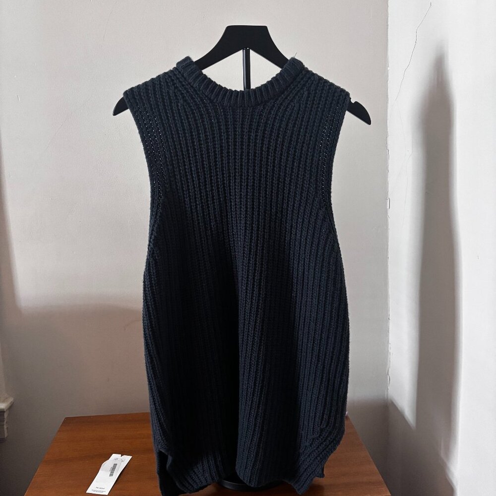 Long gray knit sleeveless top